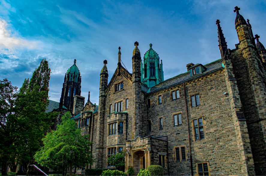 Universidad de Toronto, Canadá