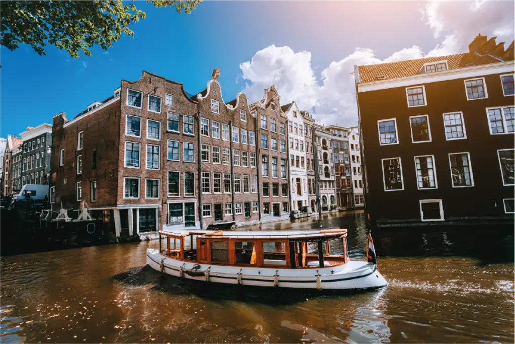 Paseo en barco por los canales de Ámsterdam