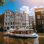 Paseo en barco por los canales de Ámsterdam