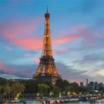 Torre Eiffel Iluminado en la noche