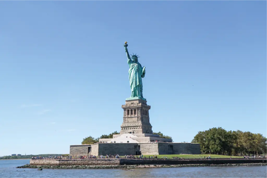 Estatua de la Libertad al amanecer